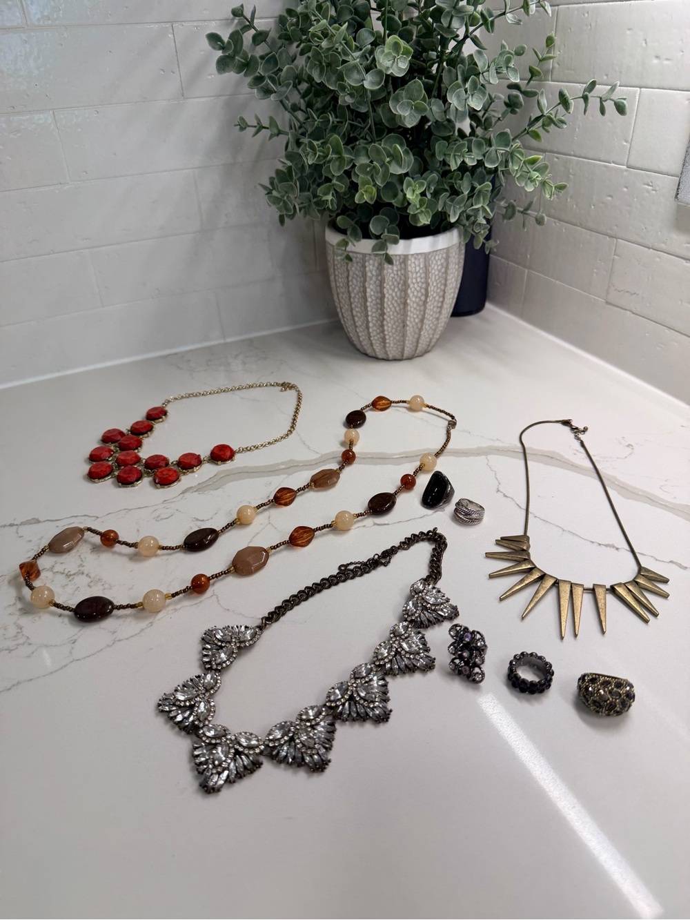 Women’s Jewelry Set. Necklaces & Rings.
